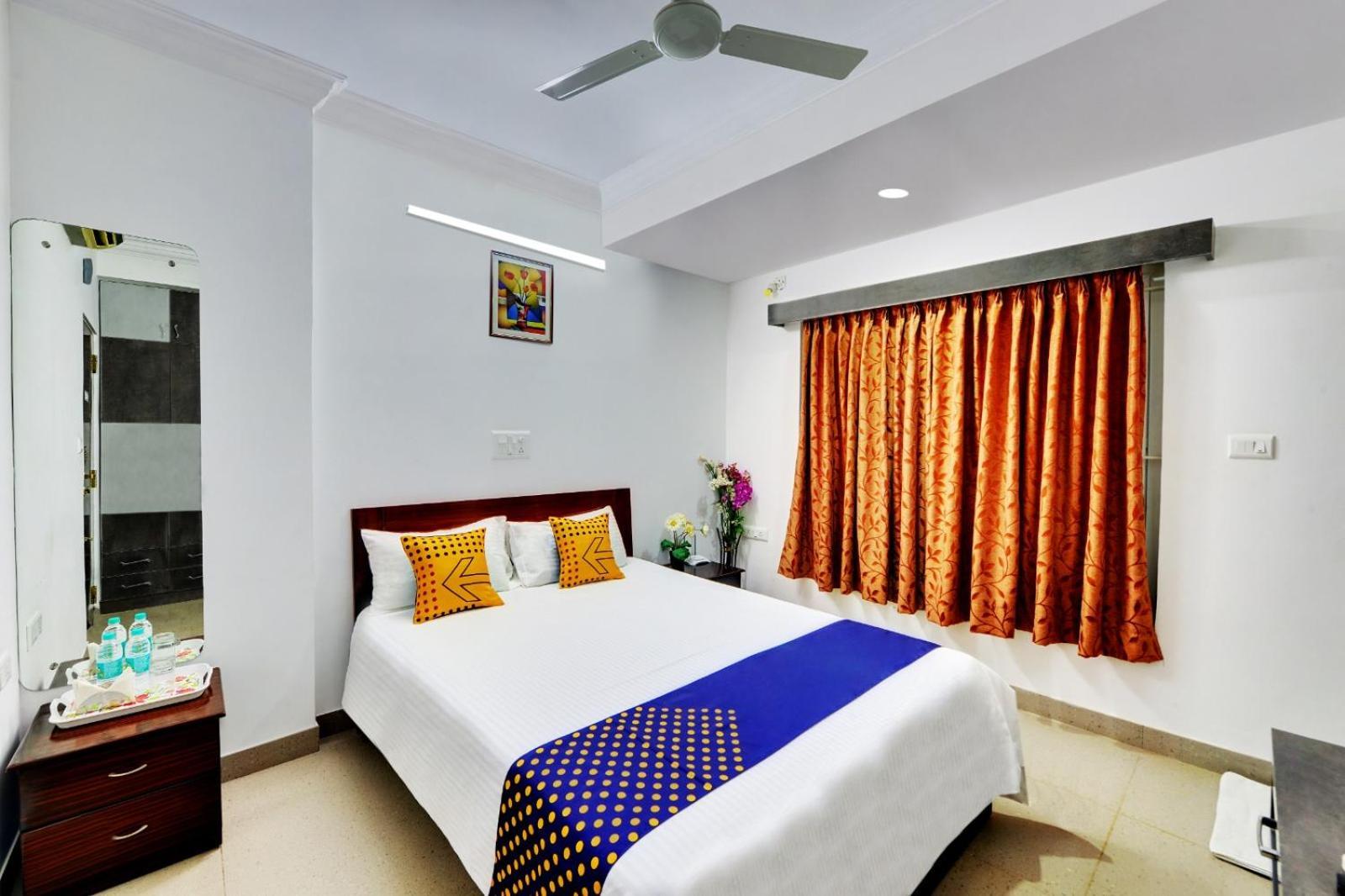 Yahweh Suites Bangalore Buitenkant foto