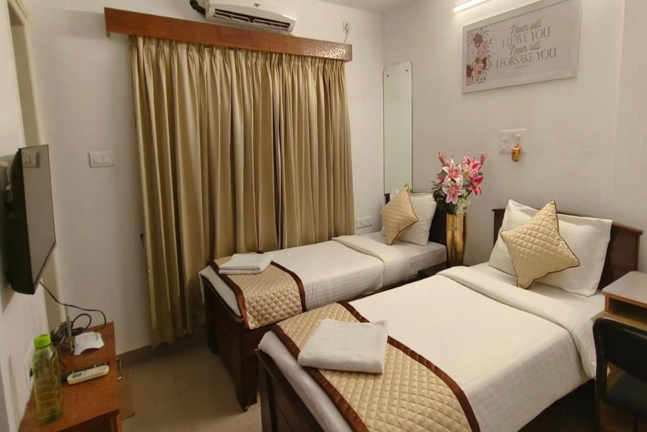 Yahweh Suites Bangalore Buitenkant foto